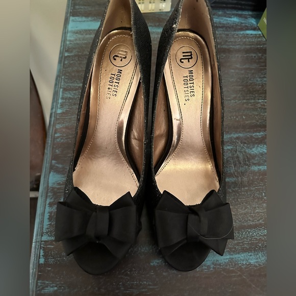 NIB. Black glitter peep toe pumps with Satin bow. Great for formals or prom - Picture 1 of 8